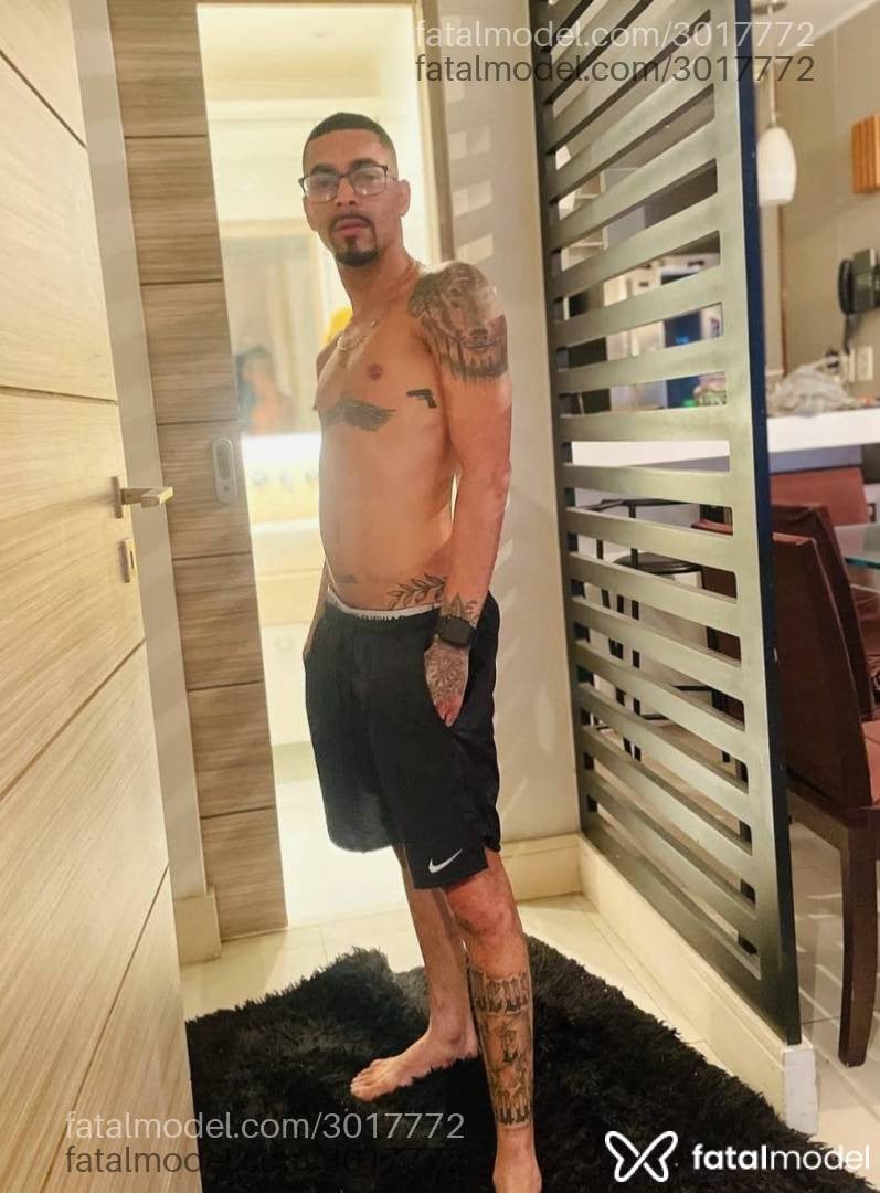 Acompanhante mulher trans com cabelo castanho de olhos castanhos em Virtual - Marlon Ferreira