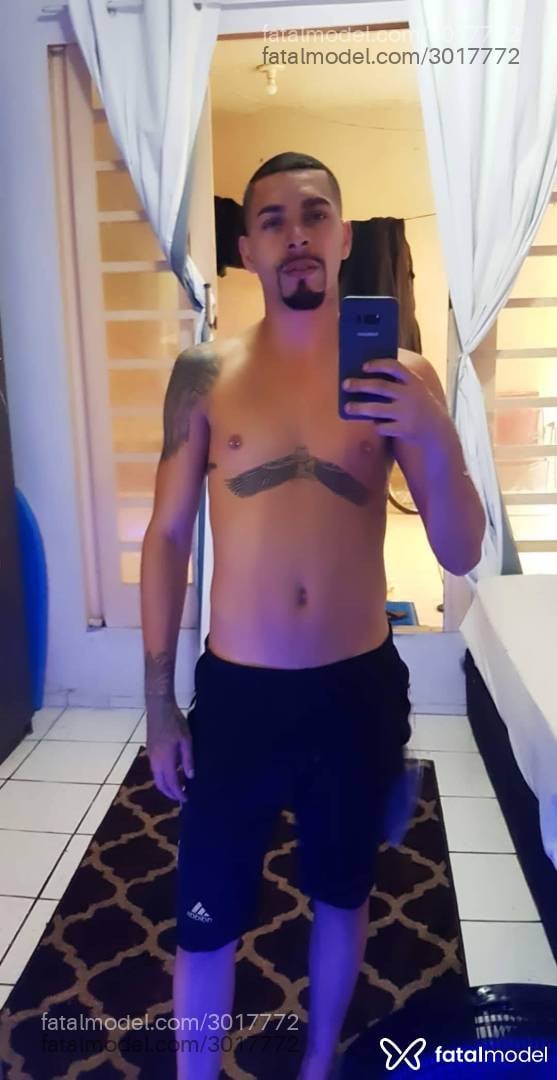 Acompanhante mulher trans com cabelo castanho de olhos castanhos em Virtual - Marlon Ferreira