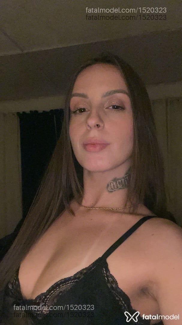 Acompanhante mulher com cabelo castanho de olhos castanhos em Gravataí - Thayla Medeiros