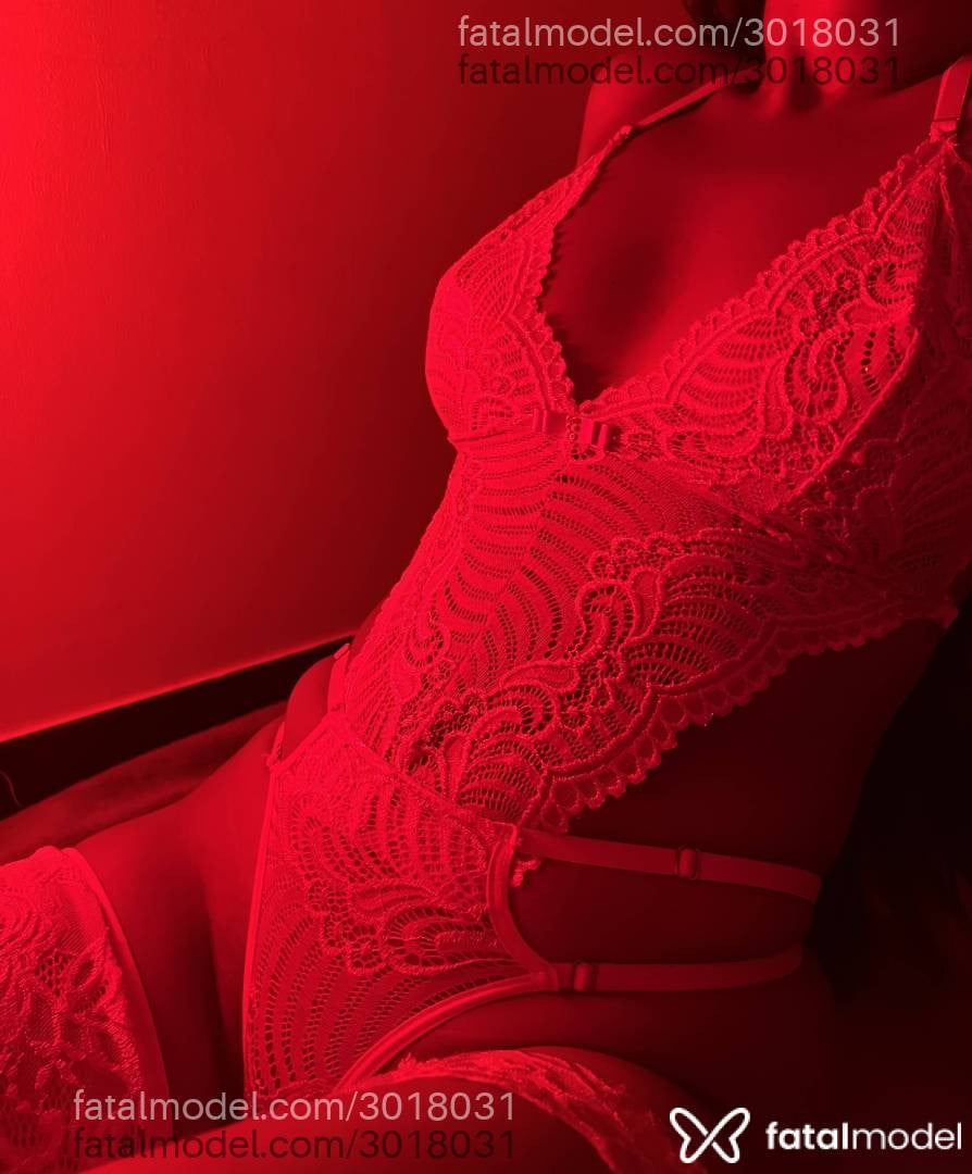Acompanhante mulher morena (o) de olhos pretos - Analin