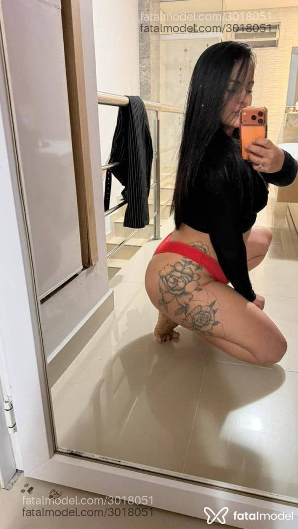 Acompanhante mulher com cabelo castanho de olhos mel - Morena Acompanhante mulher com cabelo castanho de olhos mel - Morena