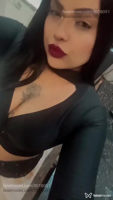 Acompanhante mulher com cabelo castanho de olhos mel em Itajaí - Morena