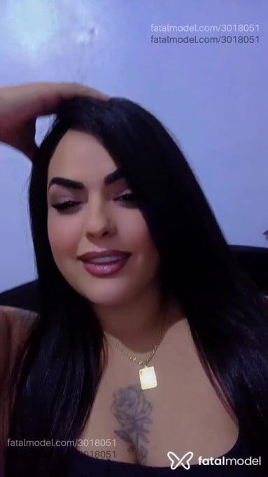 Acompanhante mulher com cabelo castanho de olhos mel - Morena Acompanhante mulher com cabelo castanho de olhos mel - Morena