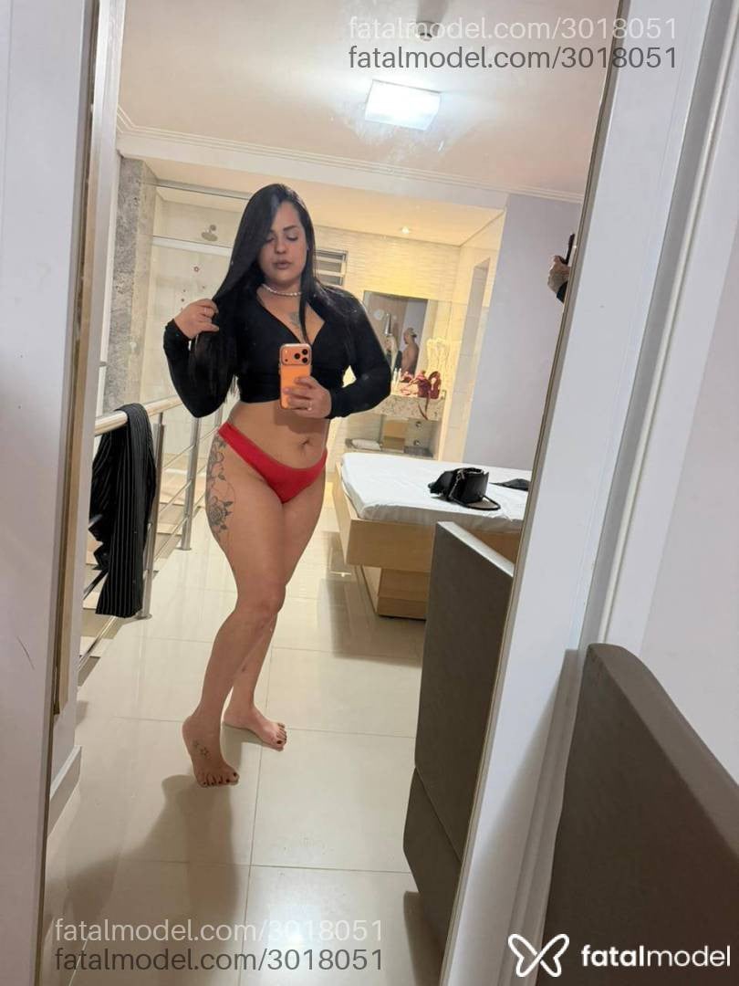 Acompanhante mulher com cabelo castanho de olhos mel - Morena Acompanhante mulher com cabelo castanho de olhos mel - Morena