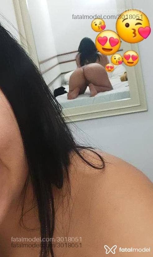 Acompanhante mulher com cabelo castanho de olhos mel - Morena Acompanhante mulher com cabelo castanho de olhos mel - Morena