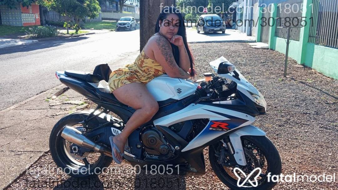 Acompanhante mulher com cabelo castanho de olhos mel em Itajaí - Morena