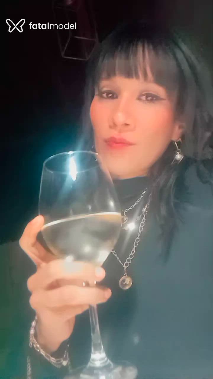 Acompanhante mulher morena (o) de olhos castanhos - Mariia Clara
