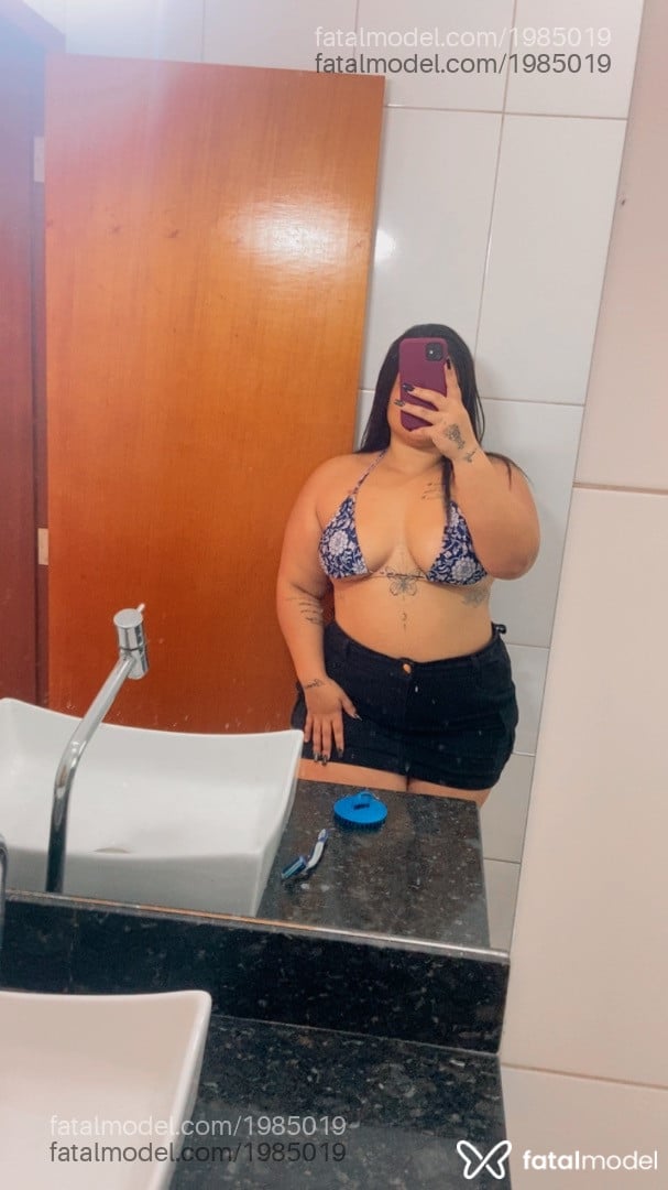 Acompanhante mulher morena (o) de olhos pretos - Júlia