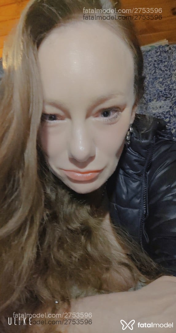 Acompanhante mulher loira (o) de olhos azuis em Virtual - Julie Squalor