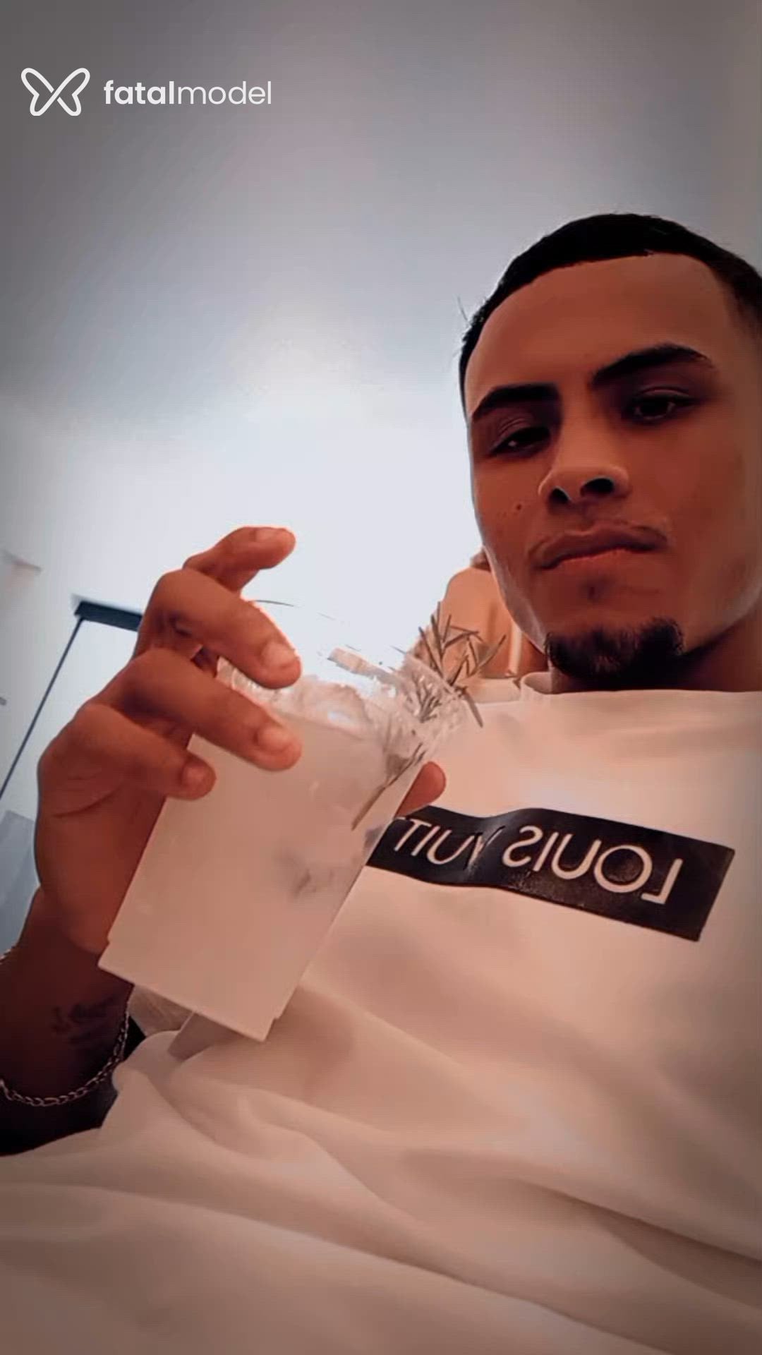 Acompanhante homem morena (o) de olhos pretos em Vila Velha - Mateus
