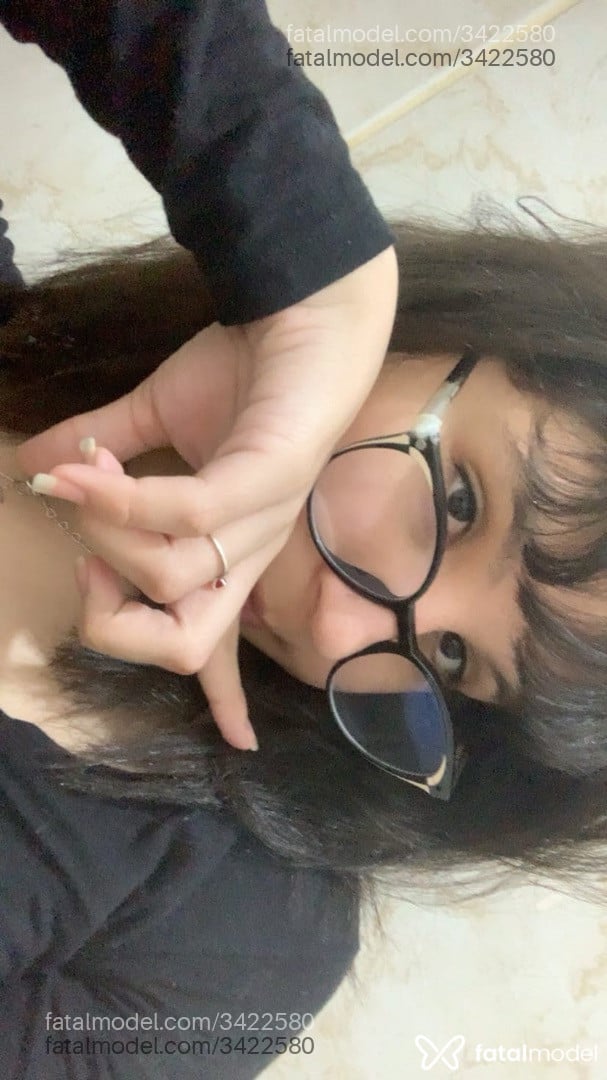 Acompanhante mulher trans com cabelo colorido de olhos castanhos em Brasília Acompanhante mulher trans com cabelo colorido de olhos castanhos em Brasília - Sabrina