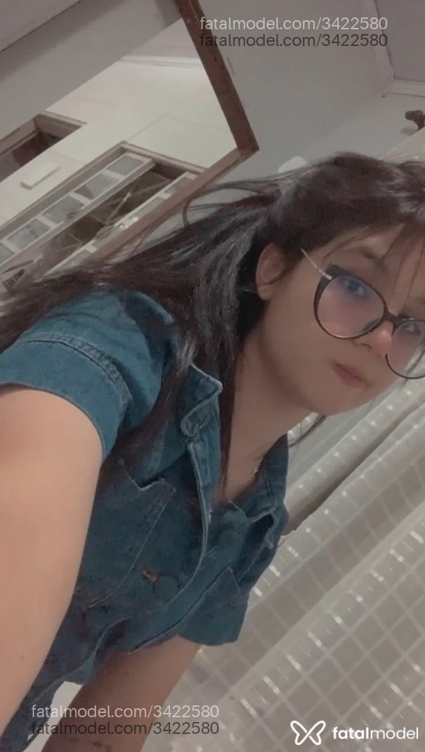 Acompanhante mulher trans com cabelo colorido de olhos castanhos em Brasília Acompanhante mulher trans com cabelo colorido de olhos castanhos em Brasília - Sabrina