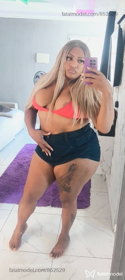 Acompanhante mulher trans com cabelo castanho de olhos pretos em Nova Iguaçu - Karol