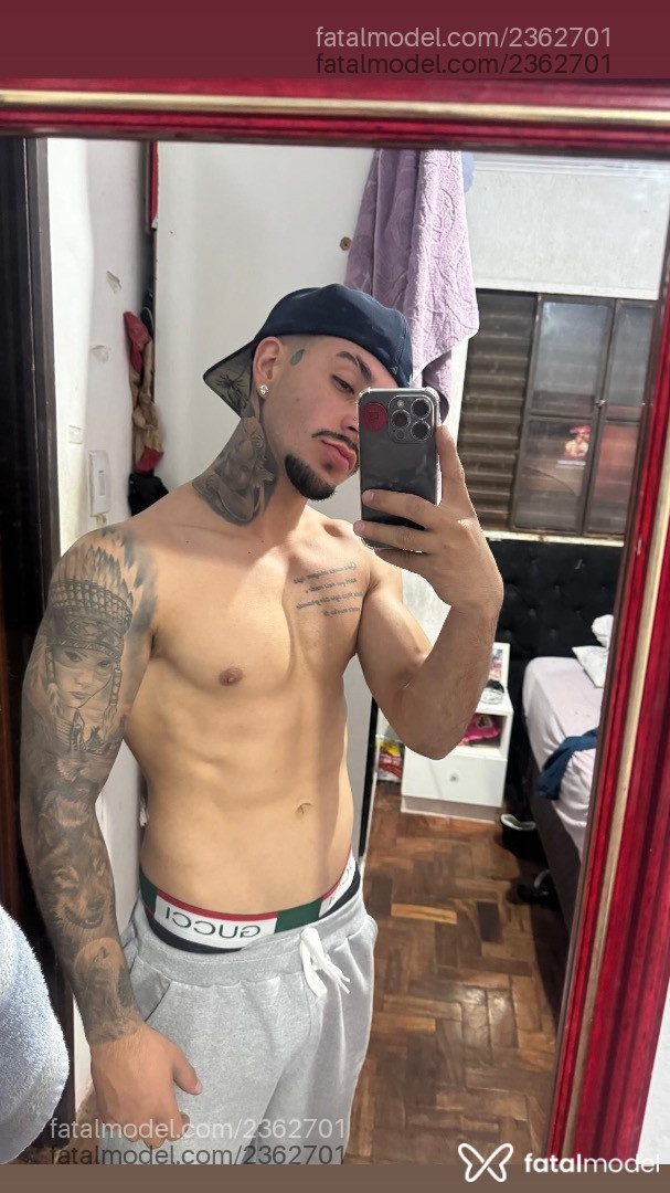 Acompanhante homem com cabelo castanho de olhos castanhos em Porto Alegre Acompanhante homem com cabelo castanho de olhos castanhos em Porto Alegre - Pedro
