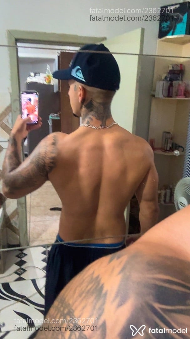 Acompanhante homem com cabelo castanho de olhos castanhos em Porto Alegre Acompanhante homem com cabelo castanho de olhos castanhos em Porto Alegre - Pedro