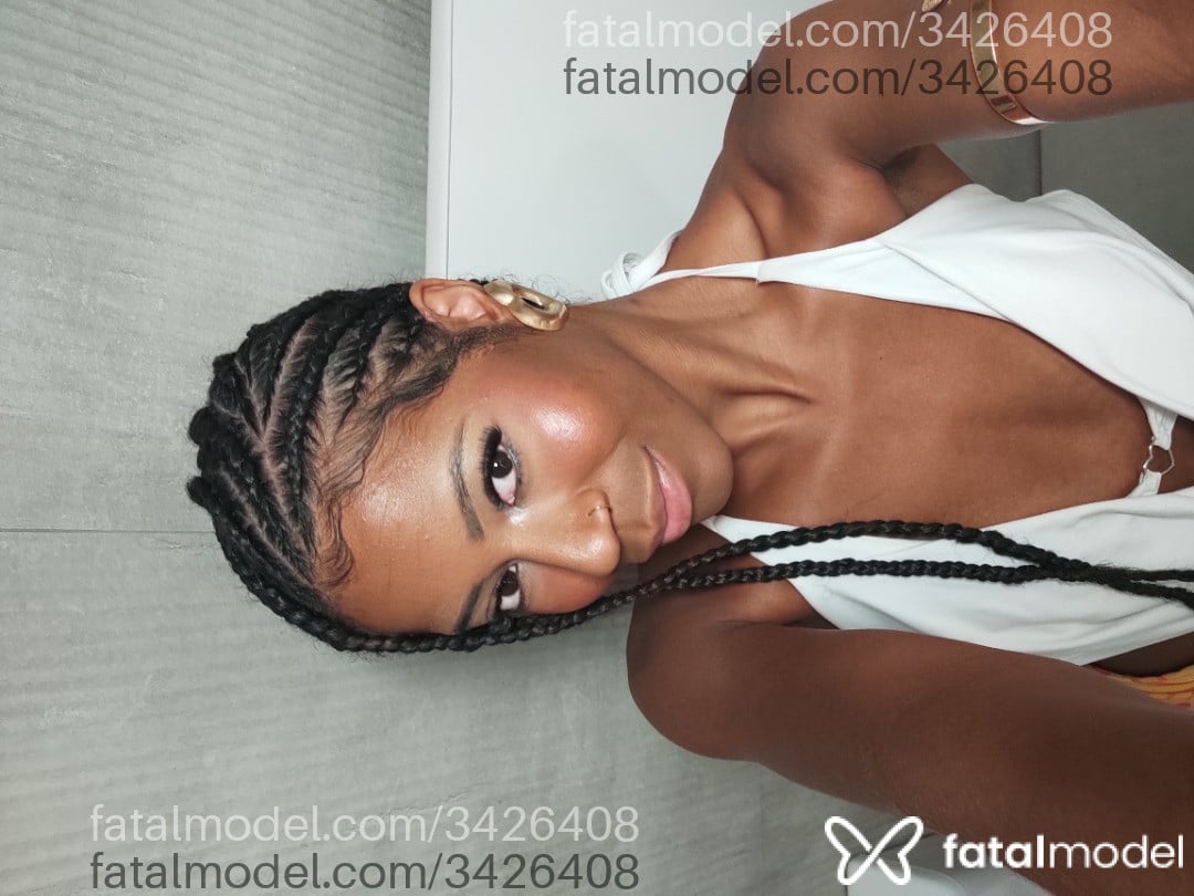 Acompanhante mulher com cabelo castanho de olhos castanhos em Brasília Acompanhante mulher com cabelo castanho de olhos castanhos em Brasília - Becky