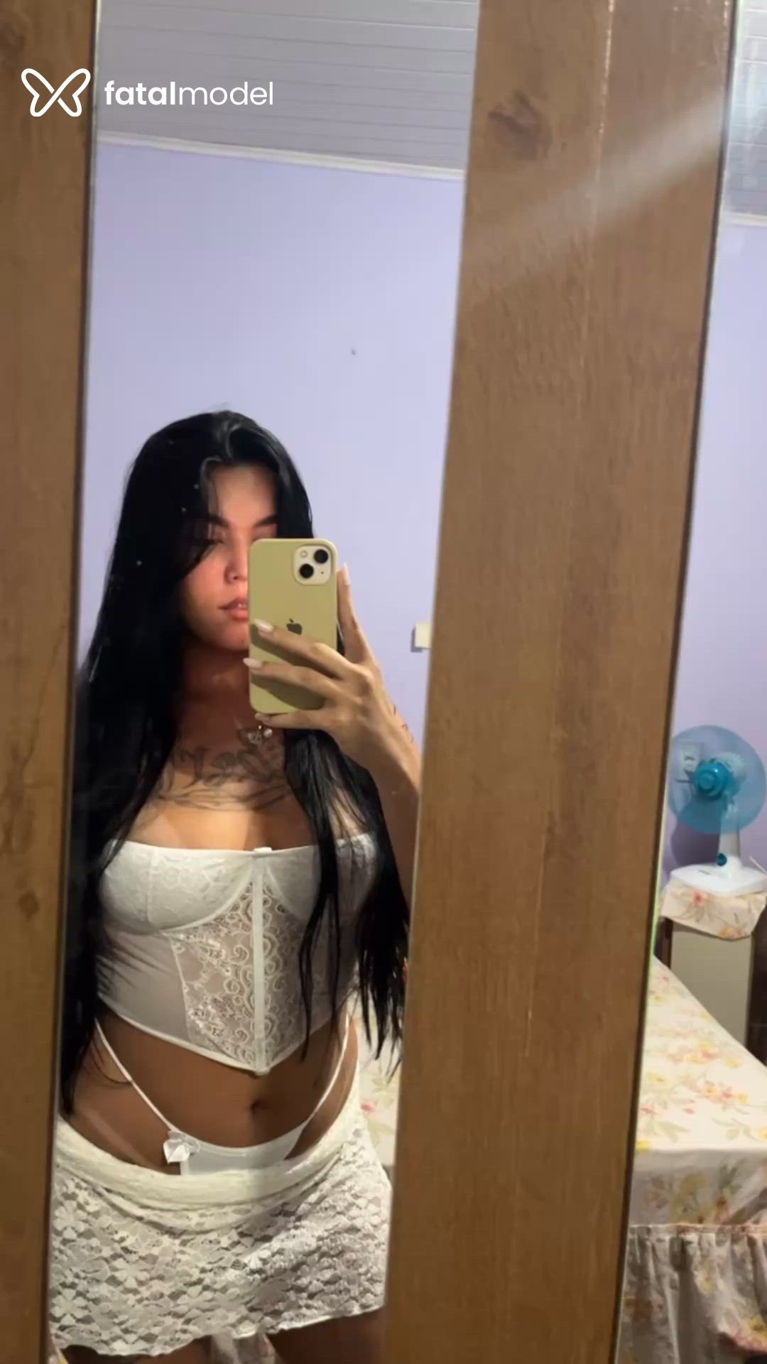 Acompanhante mulher morena (o) de olhos castanhos - Hellen Crys