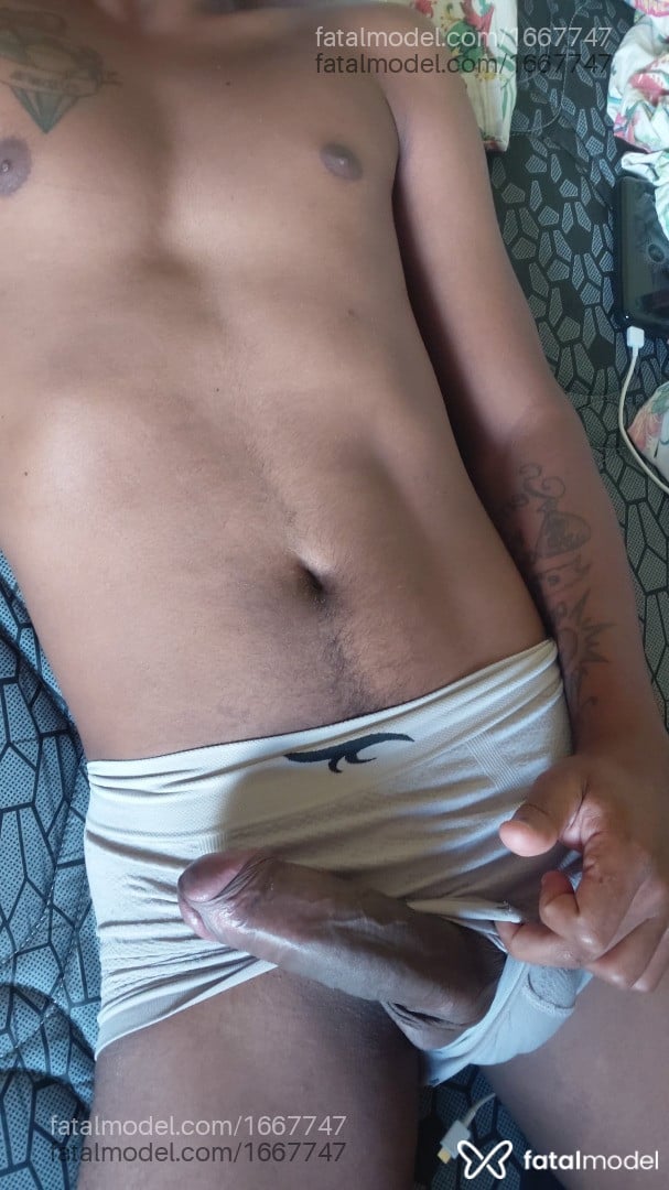 Acompanhante homem morena (o) de olhos pretos - Matheus