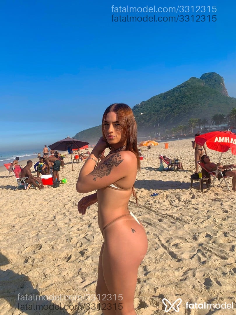 Acompanhante mulher trans com cabelo castanho de olhos castanhos em Rio de Janeiro - Rilary Rosa