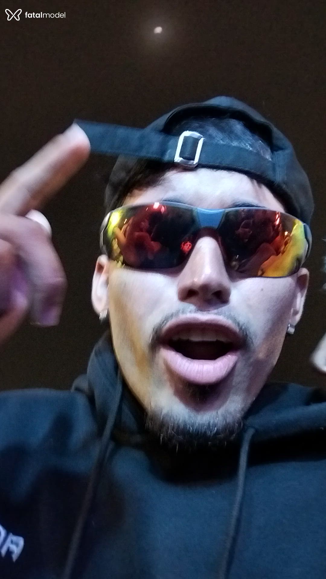 Acompanhante homem morena (o) de olhos pretos em Virtual Acompanhante homem morena (o) de olhos pretos em Virtual - Winner