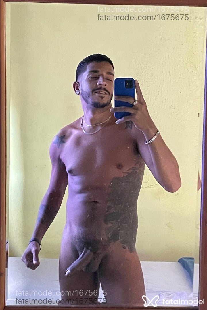 Acompanhante homem com cabelo castanho de olhos castanhos - Hugo Martin Acompanhante homem com cabelo castanho de olhos castanhos - Hugo Martin