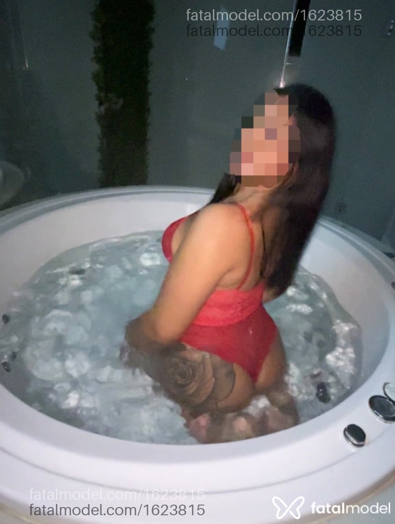 Acompanhante mulher trans com cabelo castanho de olhos mel em Santana do Livramento - Larissa bueno