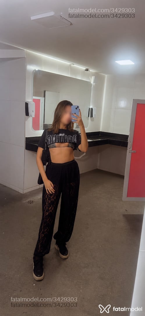 Acompanhante mulher loira (o) de olhos castanhos em Resende Acompanhante mulher loira (o) de olhos castanhos em Resende - Fernanda