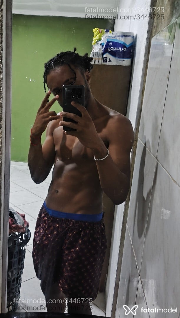 Acompanhante homem morena (o) de olhos castanhos em São Paulo - Deeni