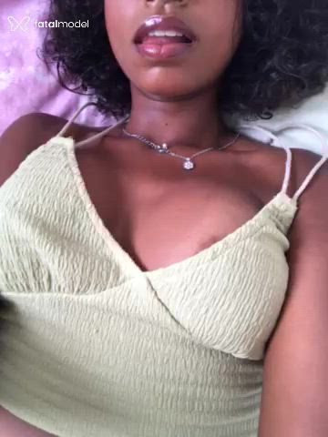 Acompanhante mulher morena (o) de olhos pretos - Kayy