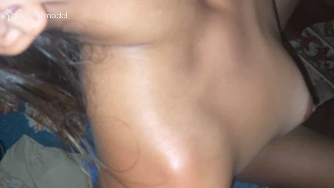 Acompanhante mulher trans morena (o) de olhos pretos - Loren