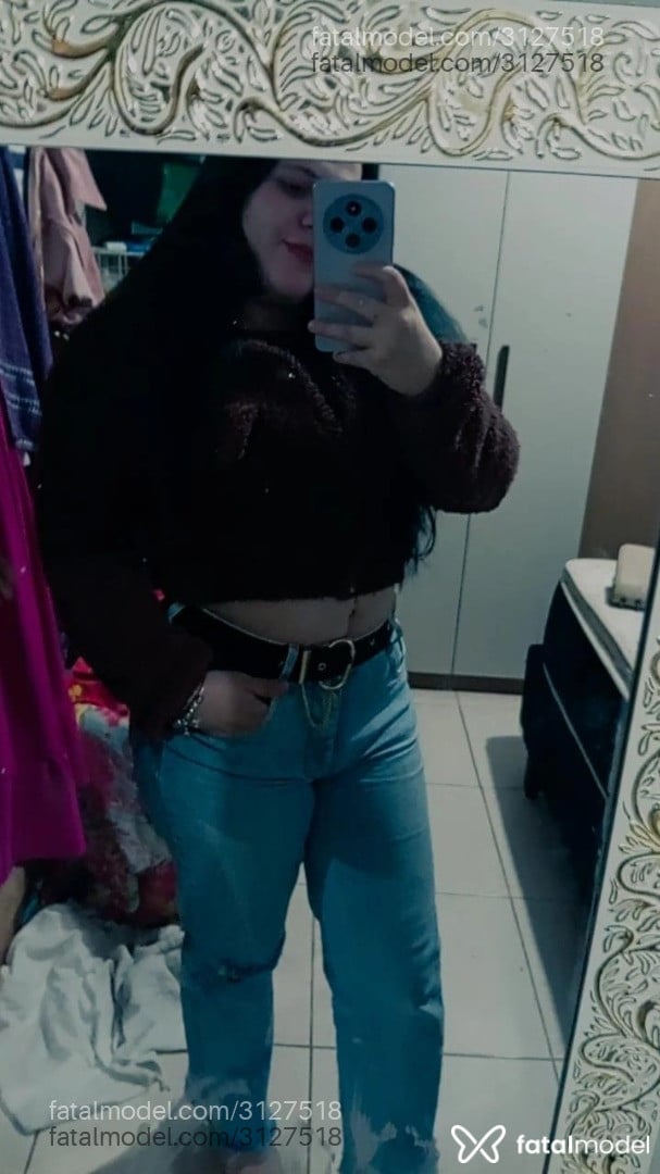 Acompanhante mulher com cabelo castanho de olhos castanhos em Blumenau Acompanhante mulher com cabelo castanho de olhos castanhos em Blumenau - Monique Rafaela