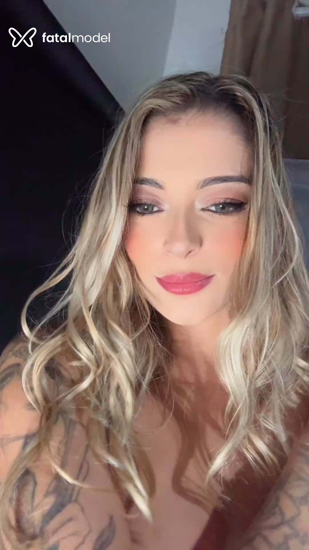 Acompanhante mulher loira (o) de olhos verdes - Alice Acompanhante mulher loira (o) de olhos verdes - Alice