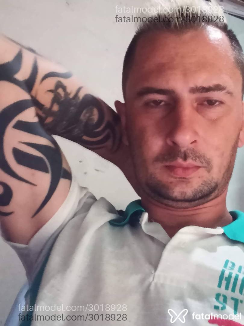 Acompanhante homem com cabelo castanho de olhos castanhos em Itapema - Junior