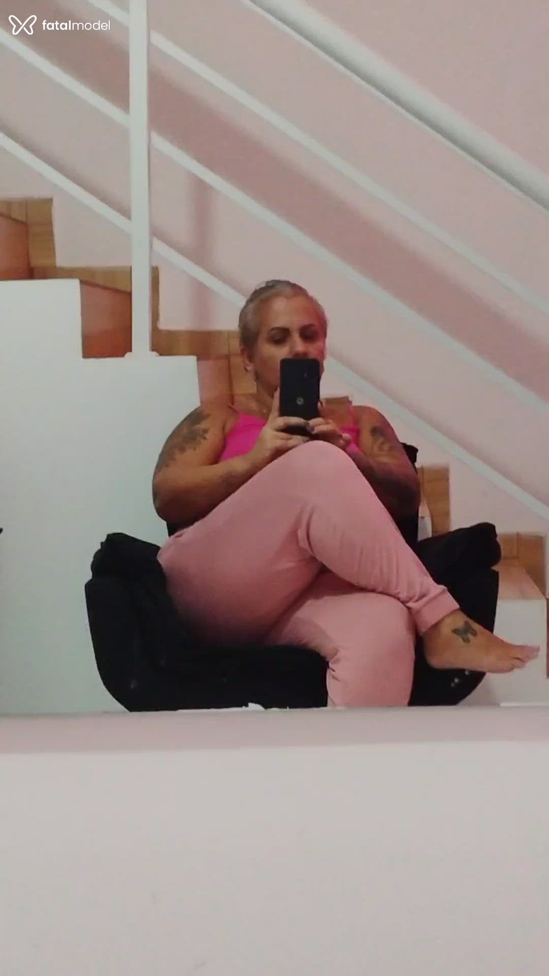 Acompanhante mulher loira (o) de olhos pretos em Virtual Acompanhante mulher loira (o) de olhos pretos em Virtual - Raynah