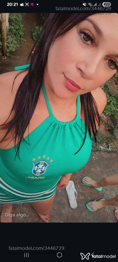 Acompanhante mulher com cabelo castanho de olhos pretos - Luluzinha