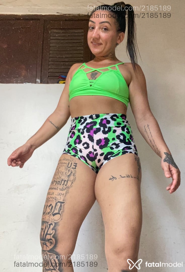 Acompanhante mulher com cabelo colorido de olhos castanhos em Parnamirim - Ah Cabulozinha