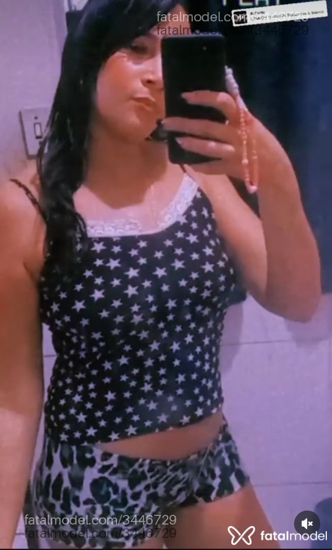 Acompanhante mulher com cabelo castanho de olhos pretos - Luluzinha