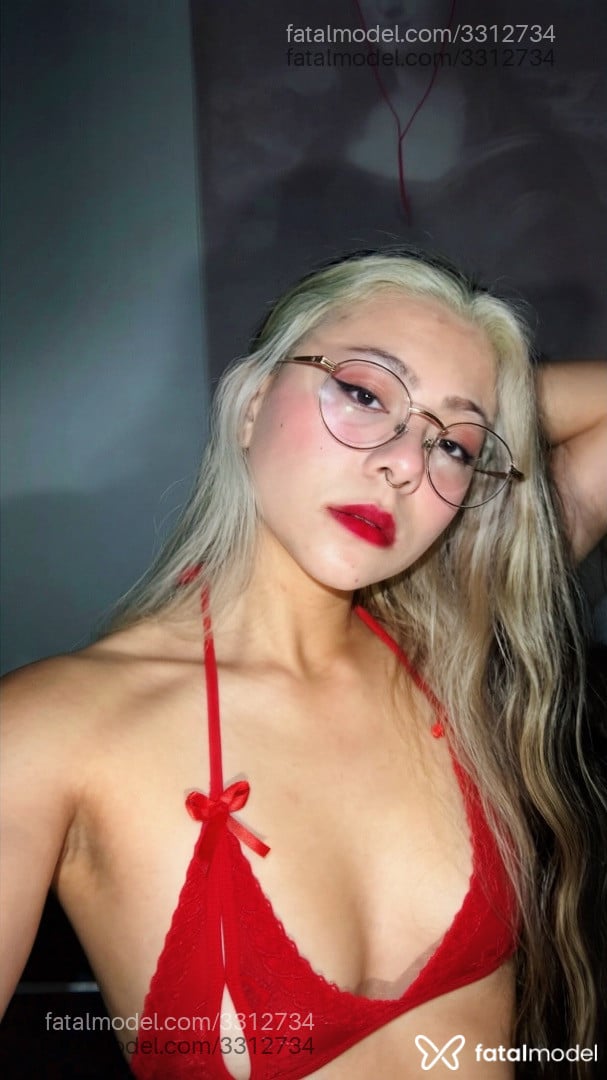 Acompanhante mulher com cabelo castanho de olhos castanhos - Alice Mizushima Acompanhante mulher com cabelo castanho de olhos castanhos - Alice Mizushima