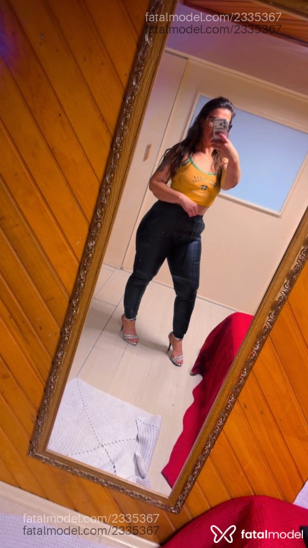 Acompanhante mulher com cabelo castanho de olhos castanhos - Laura