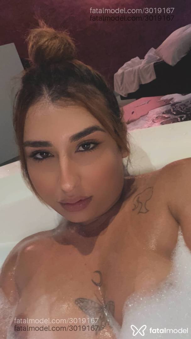 Acompanhante mulher trans ruiva (o) de olhos castanhos - Kalica