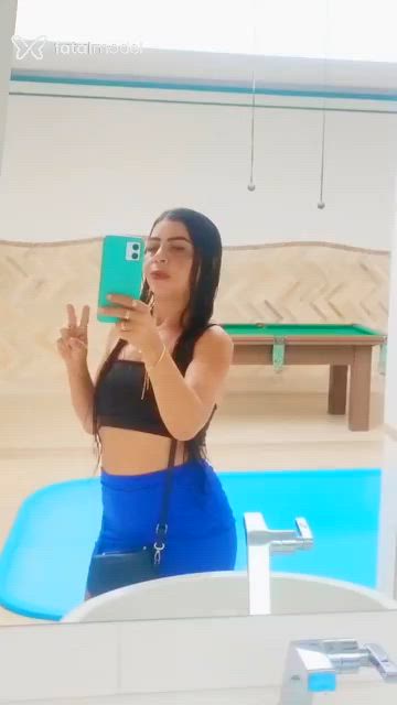 Acompanhante mulher morena (o) de olhos pretos - Chupeta Acompanhante mulher morena (o) de olhos pretos - Chupeta