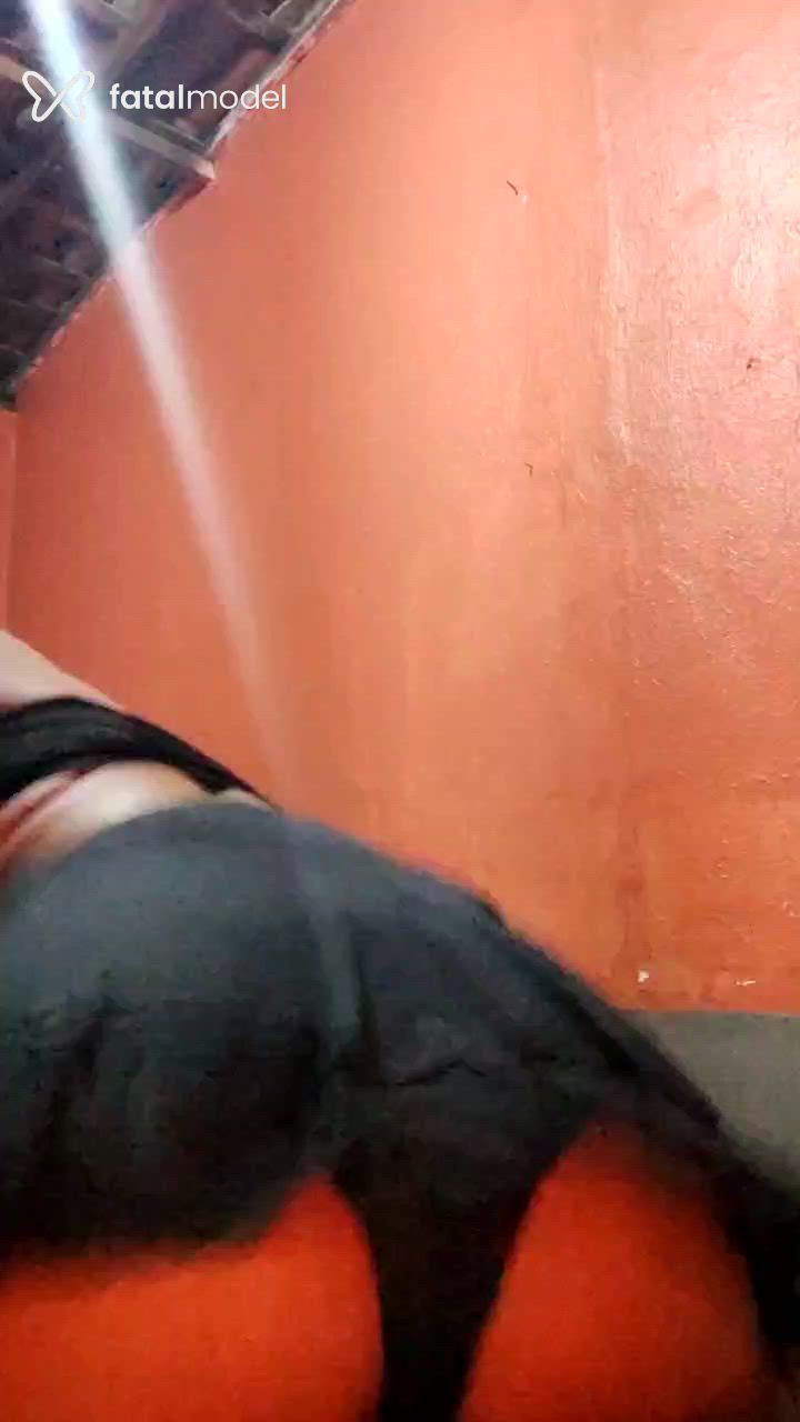Acompanhante não-binário morena (o) de olhos castanhos em Aracaju Acompanhante não-binário morena (o) de olhos castanhos em Aracaju - Hillary Almeida