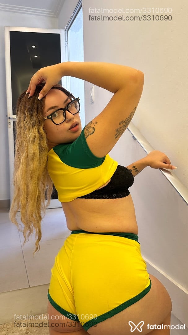 Acompanhante mulher loira (o) de olhos castanhos em Contagem - Sol Lopes