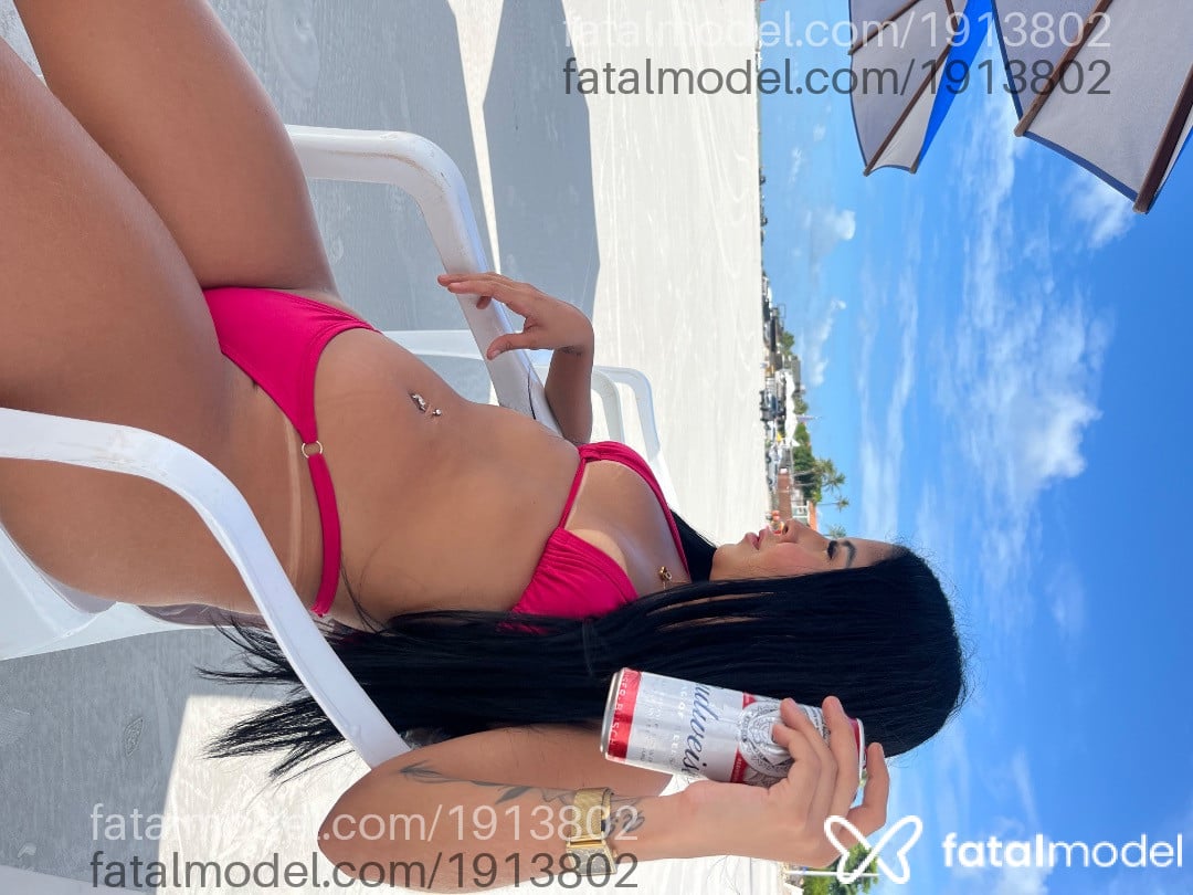 Acompanhante mulher com cabelo castanho de olhos pretos - Manu Acompanhante mulher com cabelo castanho de olhos pretos - Manu