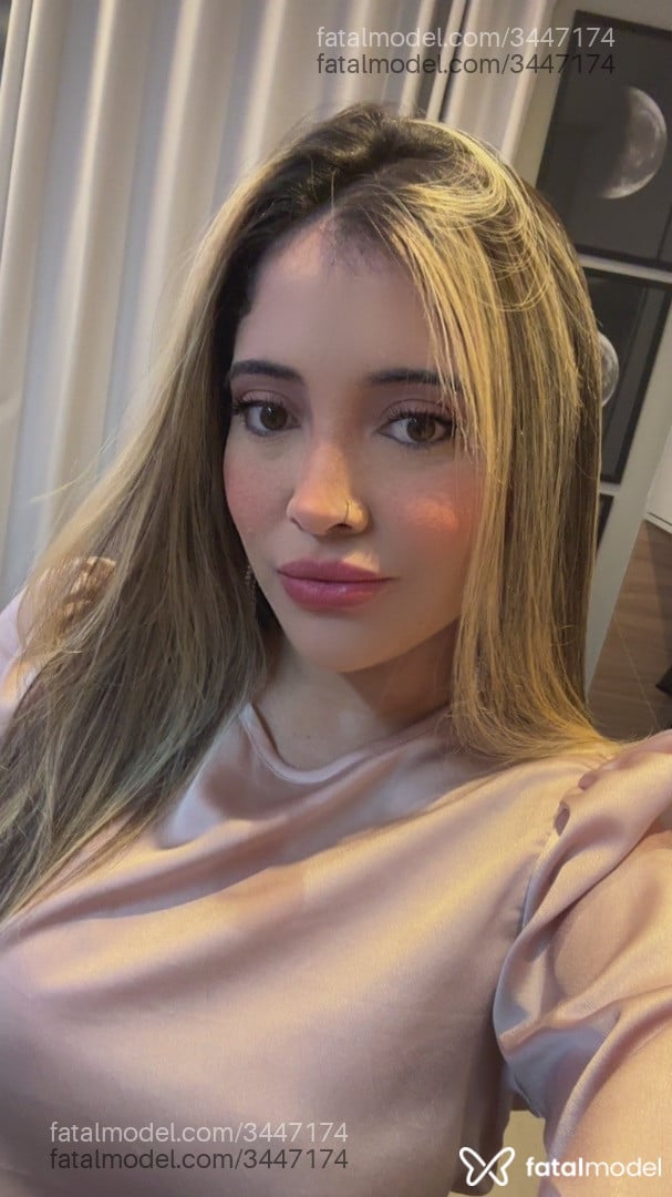 Acompanhante mulher loira (o) de olhos mel em São Paulo Acompanhante mulher loira (o) de olhos mel em São Paulo - Carol