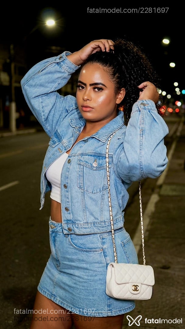 Acompanhante mulher morena (o) de olhos castanhos em Trindade - Naina