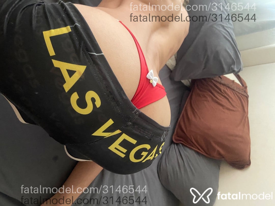 Acompanhante homem com cabelo castanho de olhos mel - Ariel