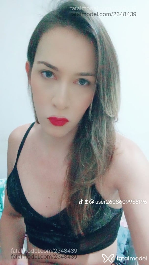 Acompanhante mulher trans loira (o) de olhos verdes - Madalena