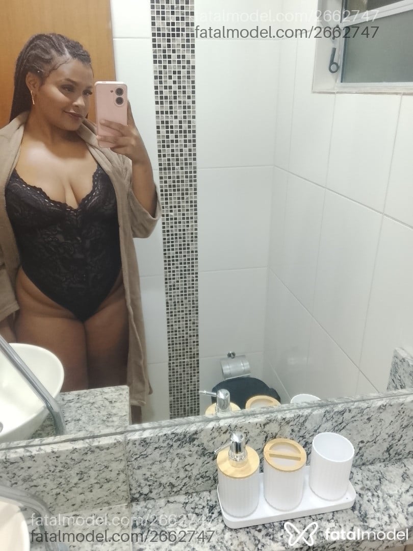 Acompanhante mulher morena (o) de olhos pretos em Macaé - Julia
