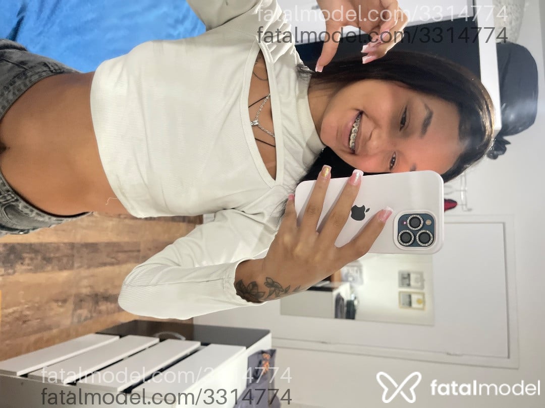 Acompanhante mulher morena (o) de olhos castanhos - Bblindaaa